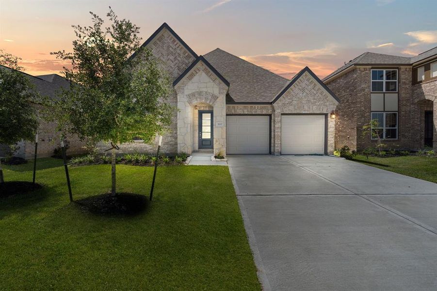 Welcome home to 3537 Cherrybark Gable Lane located in the community of The Meadows at Imperial Oaks zoned to Conroe ISD.