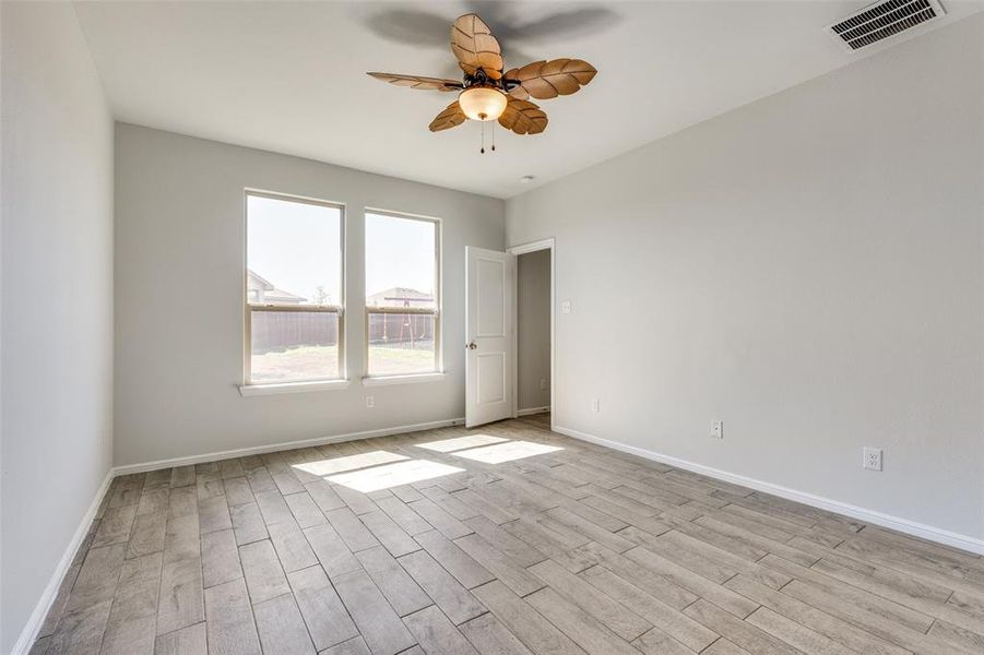 Unfurnished room featuring light wood-type flooring and ceiling fan