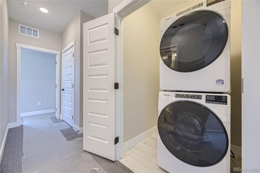 Washer/dryer included!