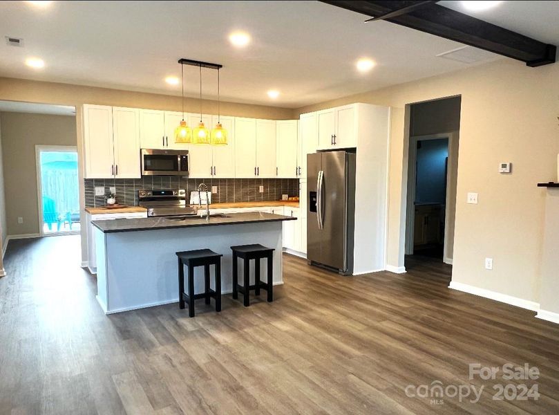 Gourmet Kitchen w/Quartz Counters