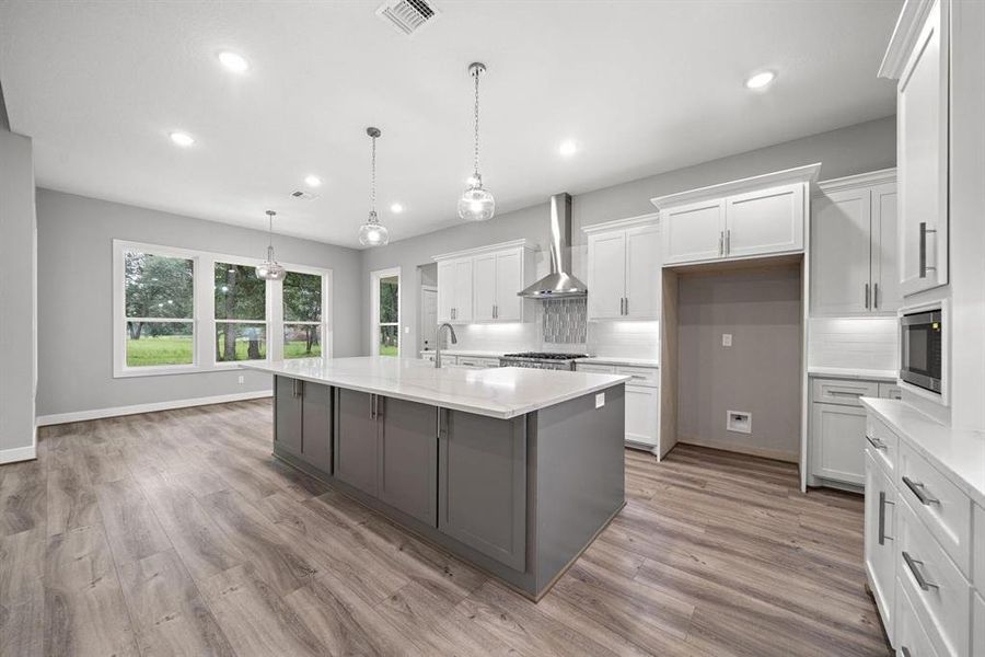 Plenty of room for 2 chefs in this kitchen! Notice GE convection microwave built in to the cabinet on the right.