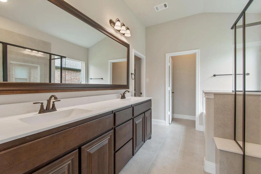 Primary Bathroom | Concept 2795 at Redden Farms - Classic Series in Midlothian, TX by Landsea Homes