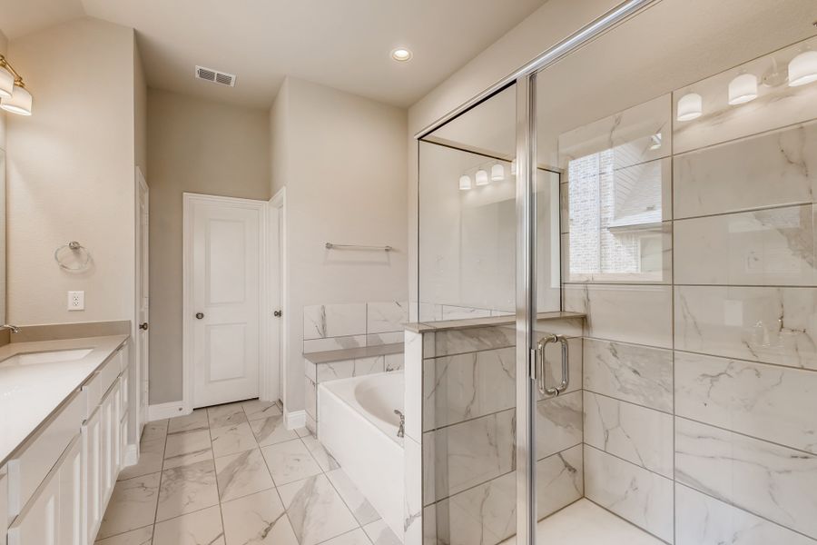 Plan 1139 Main Bathroom Representative Image