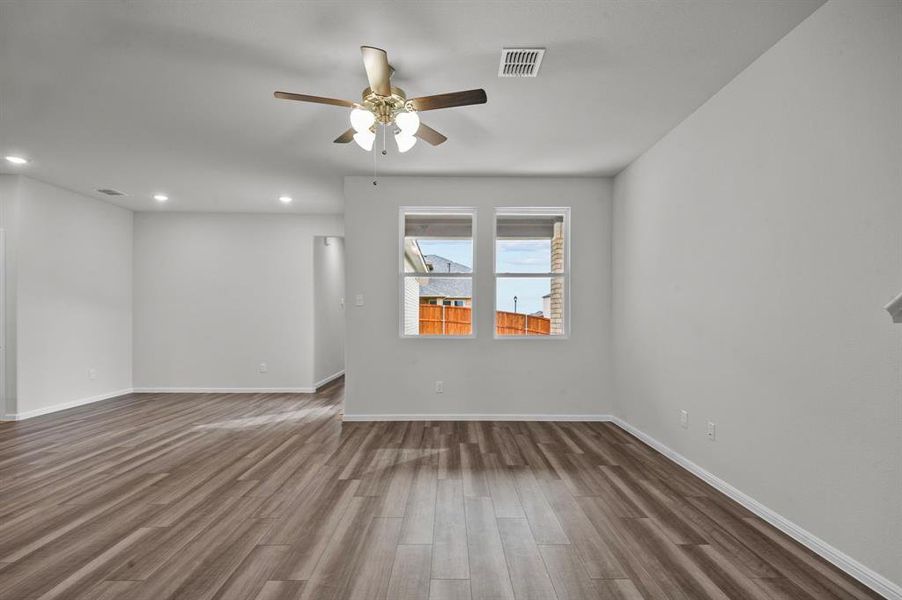 Unfurnished room with dark hardwood / wood-style floors and ceiling fan