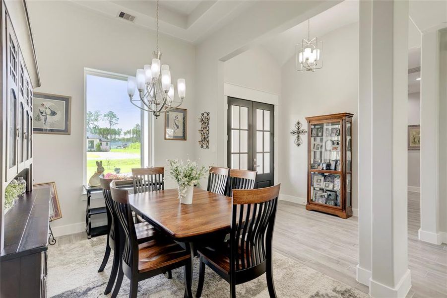 DELIGHT IN THIS BRIGHT AND AIRY DINING ROOM THAT MARRIES COMFORT WITH SOPHISTICATION.