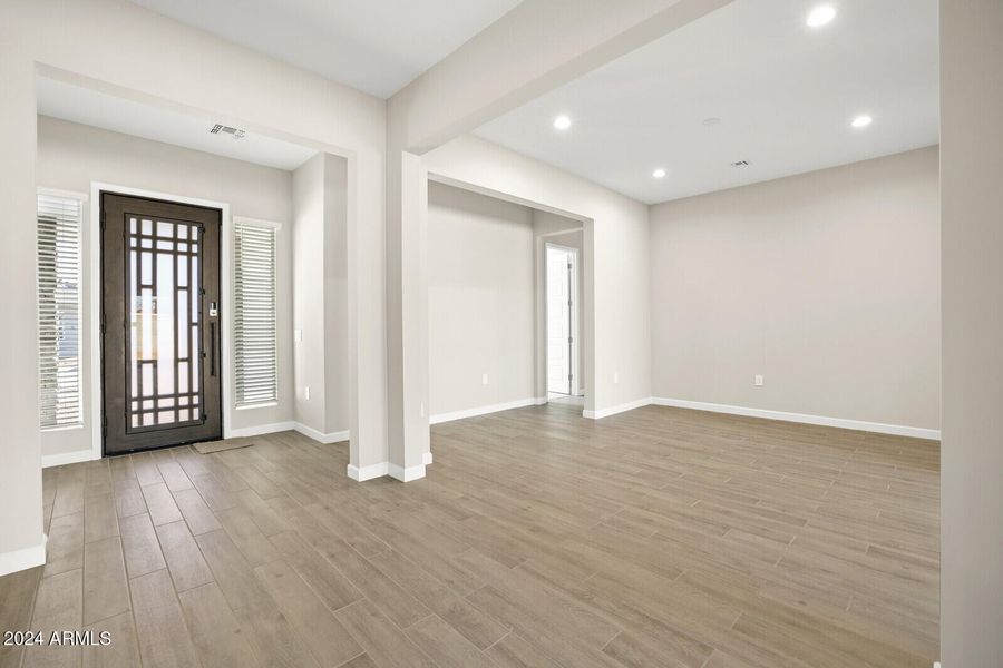 Dining Room/Foyer