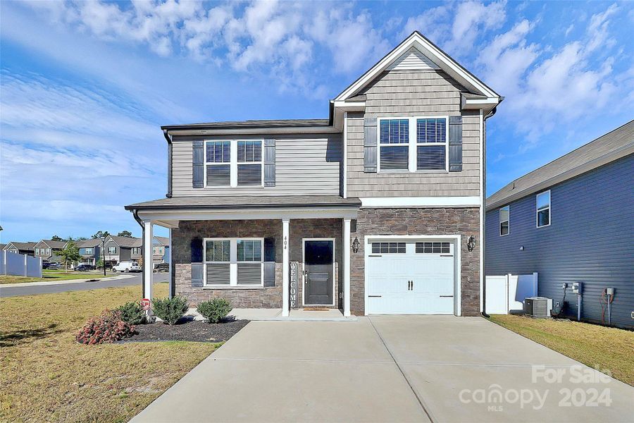 Neutral Toned exterior w/ Stone Accents