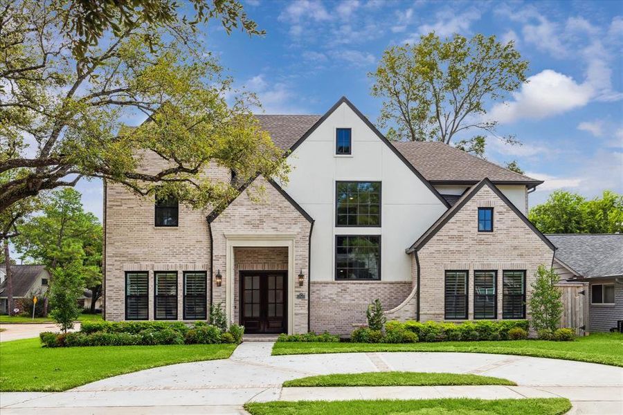 Welcome to 12503 Vindon Dr! This new construction home is ready for you to move in. A circular drive with brick accents was just installed adding additional parking in front of the home in addition to the driveway and garage parking off of Benignus.