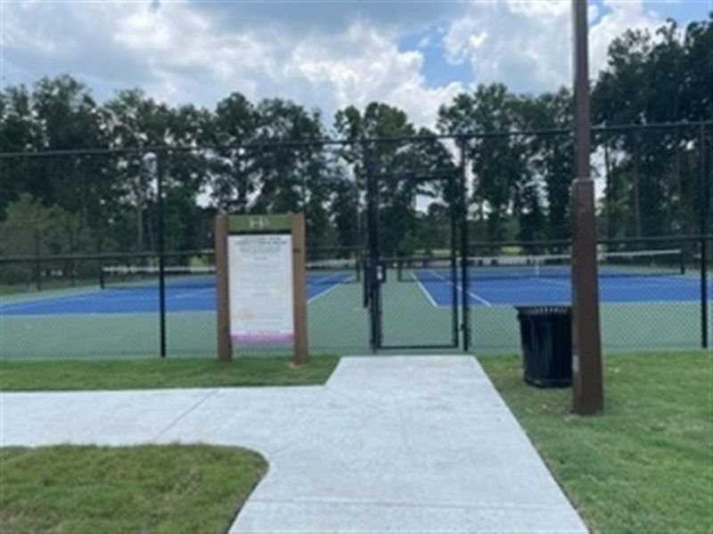 Pickleball/Tennis Courts