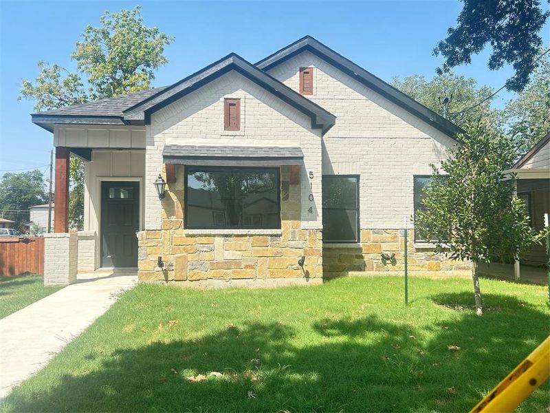 View of front of home featuring a front lawn