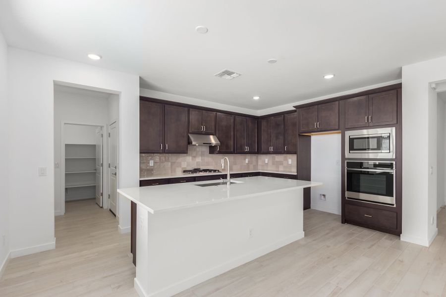 Gourmet Kitchen | Lot 87 | Limetta | Harvest at Citrus Park | New Homes in Goodyear, AZ | Landsea Homes