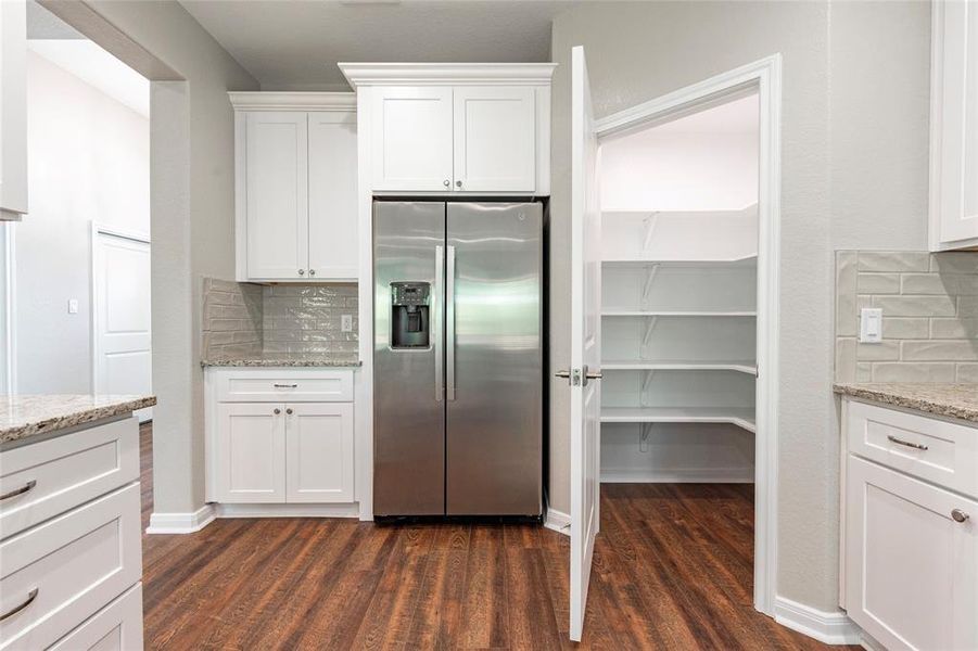 Corner walk in pantry