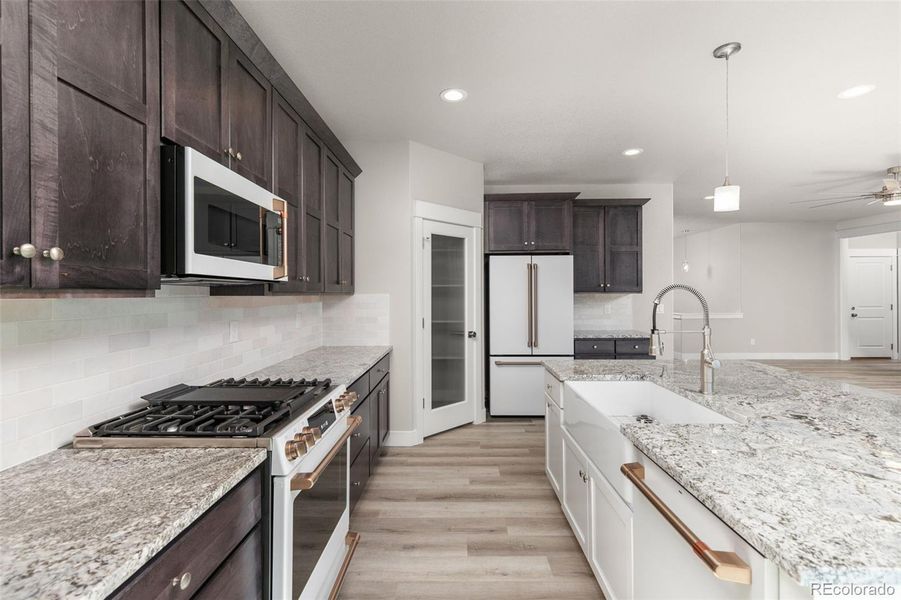 Beautiful farm house kitchen sink