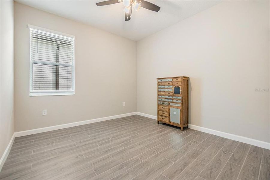 Spacious 2nd bedroom w/ceiling fan