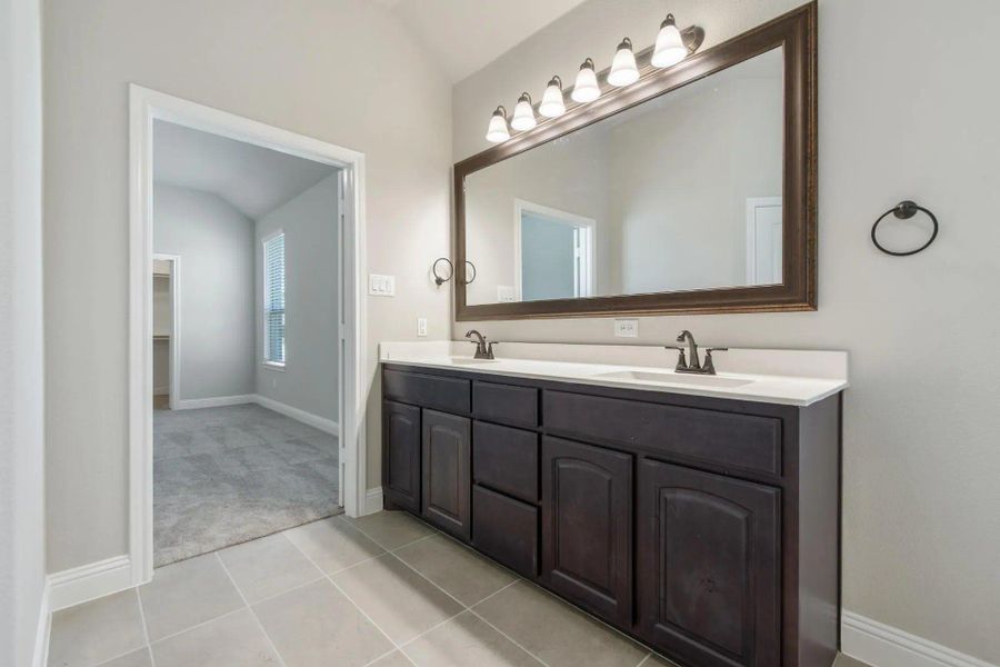 Primary Bathroom | Concept 1802 at Redden Farms - Classic Series in Midlothian, TX by Landsea Homes