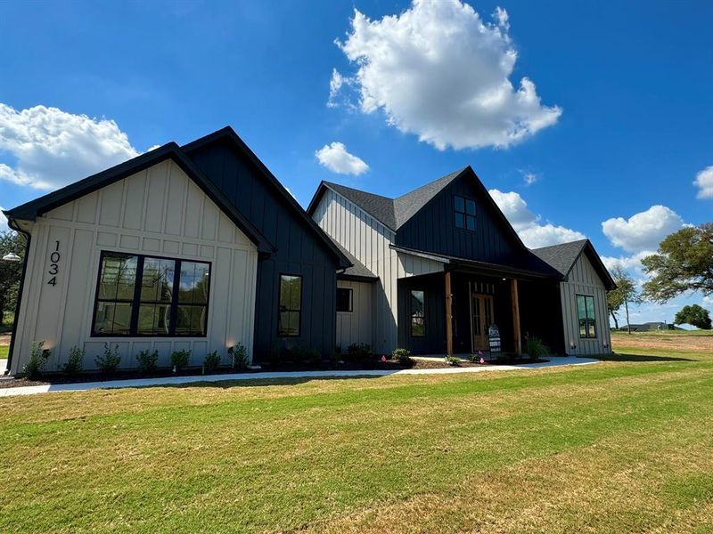 Modern farmhouse featuring a front lawn