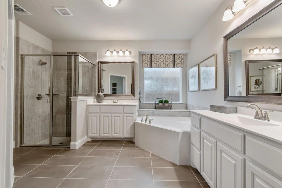 Primary Bathroom | Concept 3135 at Oak Hills in Burleson, TX by Landsea Homes