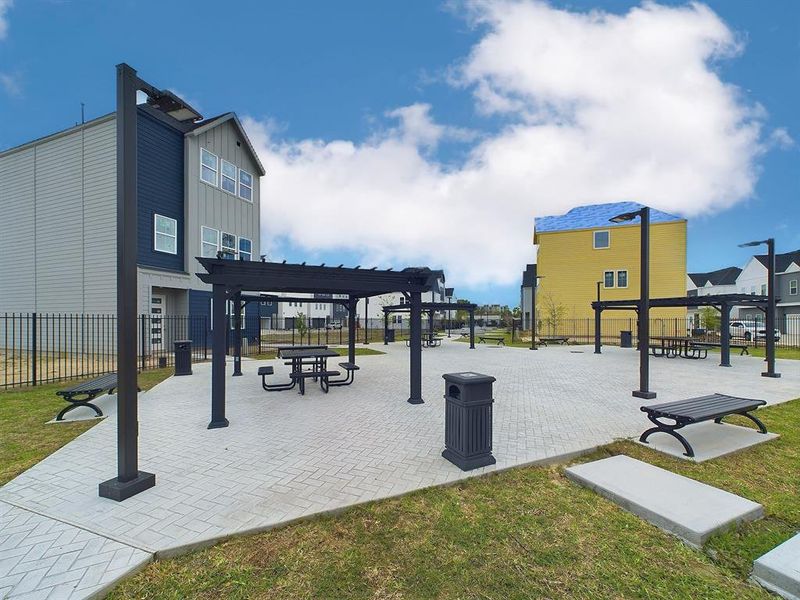 Community park - with pergolas, sitting areas, water fountains and plenty of room for relaxation!