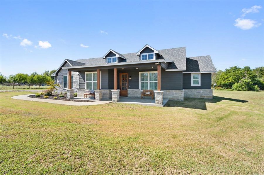 Craftsman-style home featuring a front yard