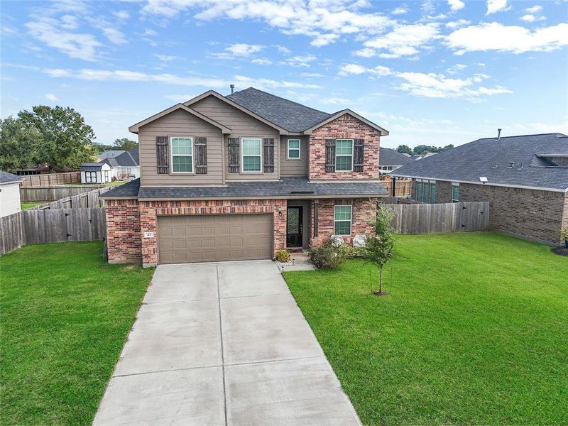 Best kept secret in the Houston area!  Country living within a beautiful gated neighborhood.  Welcome home to a perfect balance of quiet living and neighborhood community!!  Columbia Lakes offers a slice of it all!!