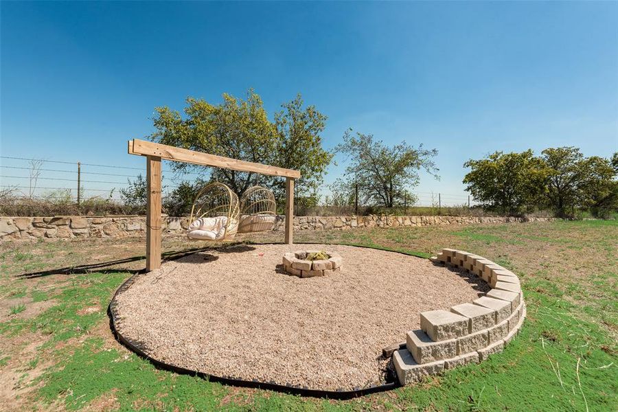 View of yard with a rural view