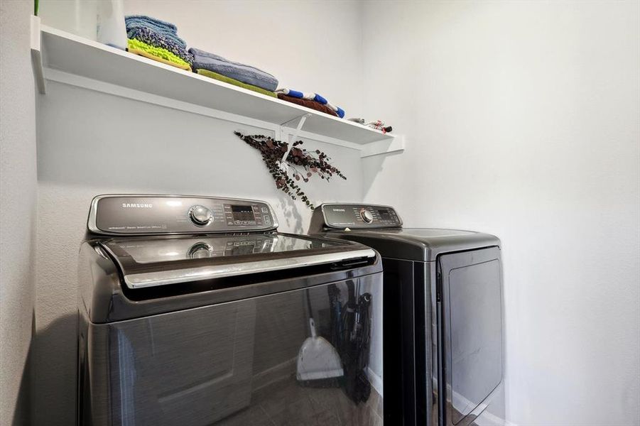 Washroom with washing machine and dryer