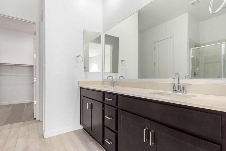 Lot 35 | Primary Bathroom | Fremont | Wildera – Peak Series | New Homes in San Tan Valley, AZ | Landsea Homes