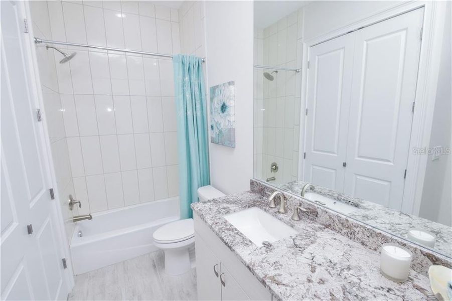 2nd full bath Pictures are of builder’s model, actual townhome may differ in elevation and options.