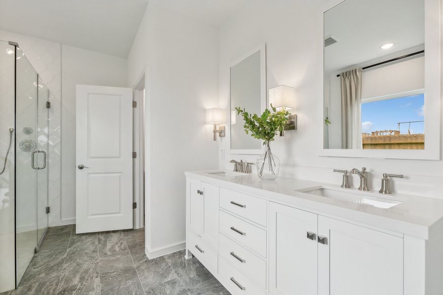 Double sinks in primary bath