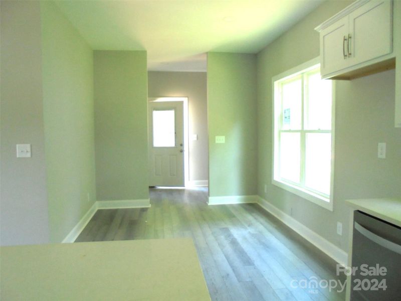 Dining area open next to the kitchen