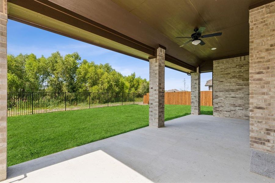 View of patio / terrace with ceiling fan