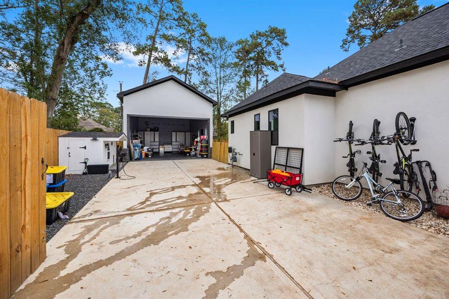 20' X 30' GARAGE W/ ROLL UP DOOR