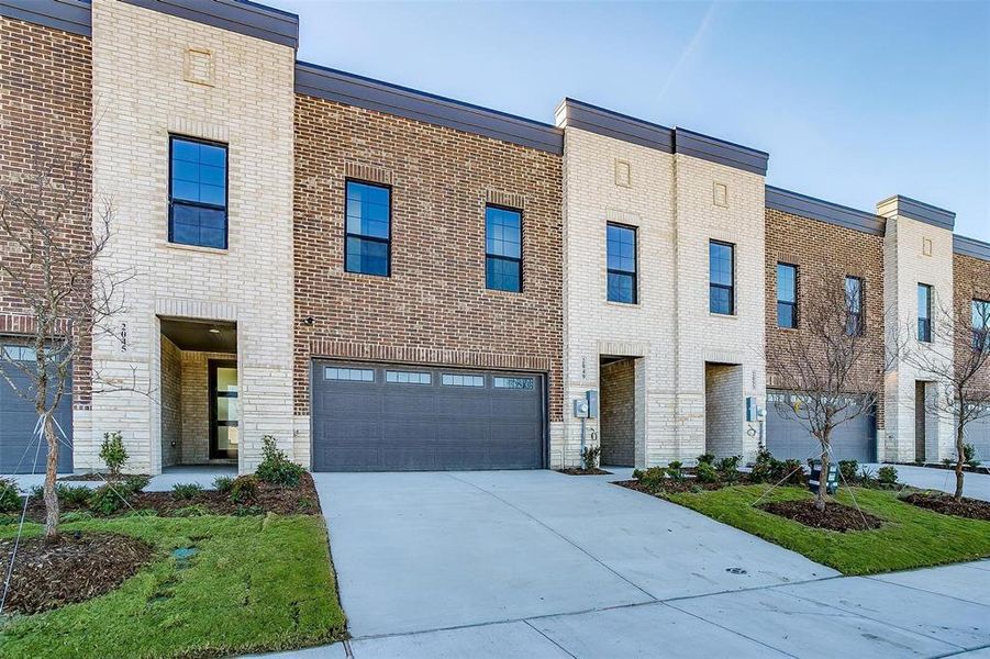 New construction Townhouse house 2033 Layla Drive, Waxahachie, TX 75165 - photo