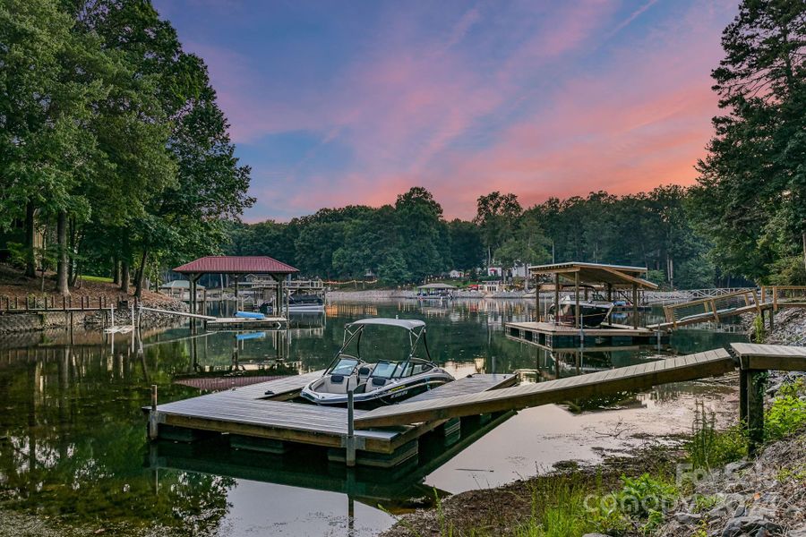 Private Dock & Boat Slip (completely redone 6/2024)!