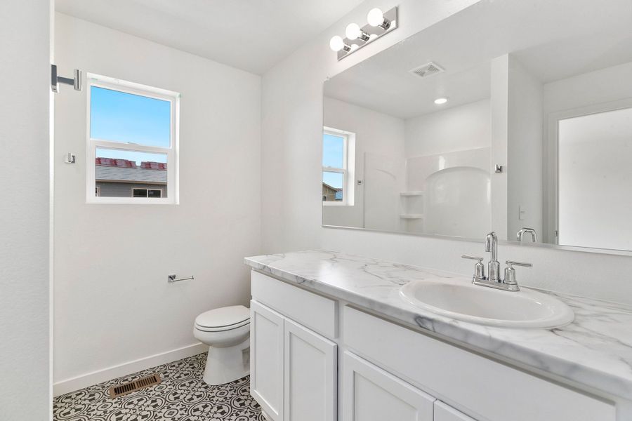 812- Silvercliff Townhome Bathroom