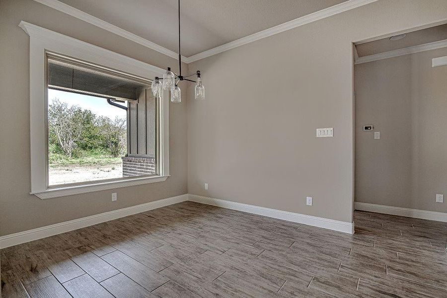 Spare room with ornamental molding