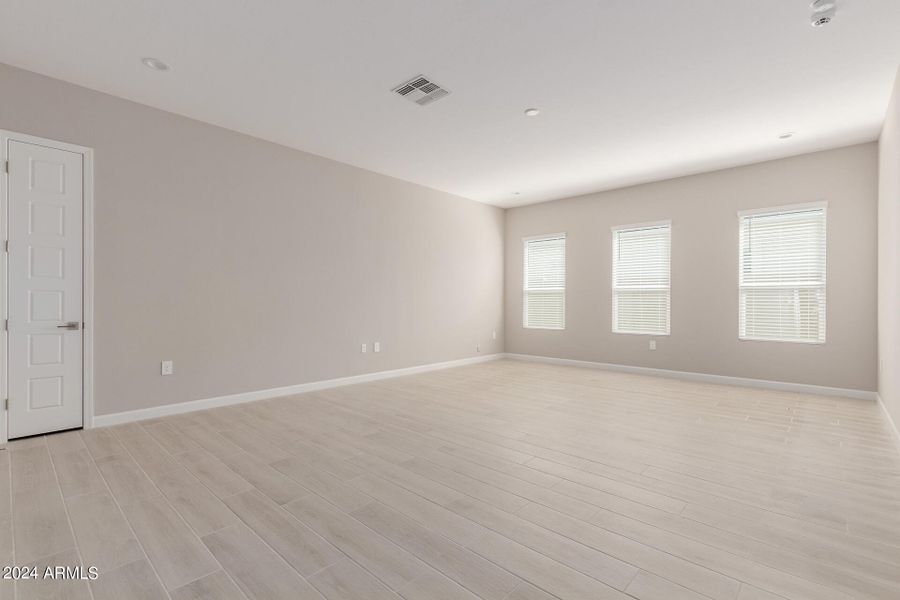 Huge Versatile Bonus Room