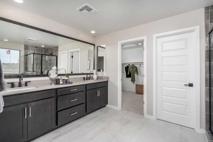 Primary Bathroom | Grand | Bentridge – Canyon Series | New Homes in Buckeye, AZ | Landsea Homes
