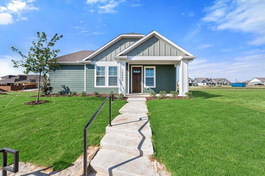 View of front of home featuring a front yard