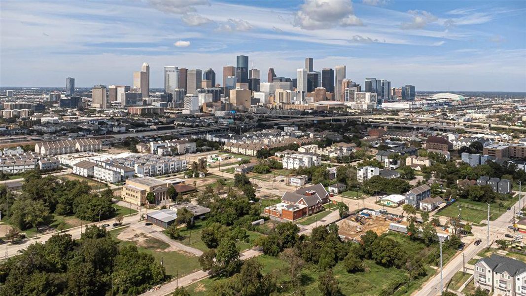 Proximity to Houston downtown business and entertainment and education centres.