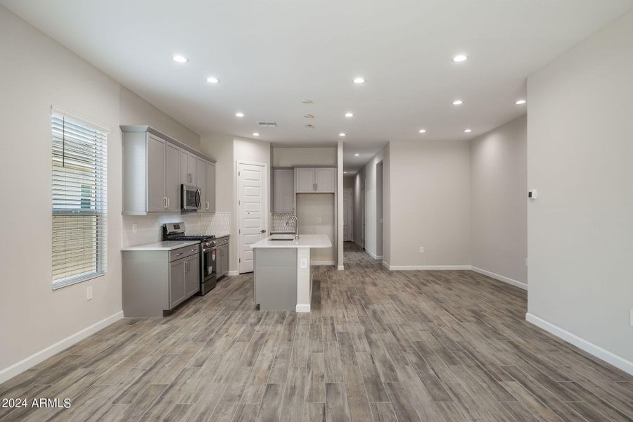 18-web-or-mls-21327-n-102nd-ave-4070-cam