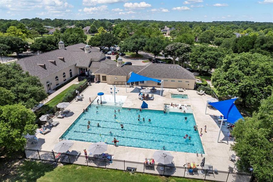 Check out this epic community pool! Let the fun summers begin!