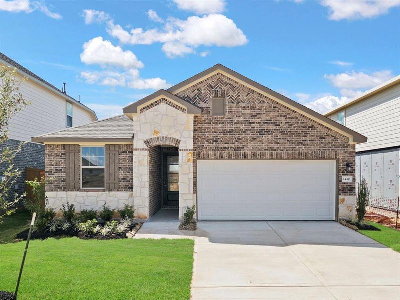 Welcome to 14411 Lunan Drive located in the Lago Mar community and zoned to Dickinson ISD.