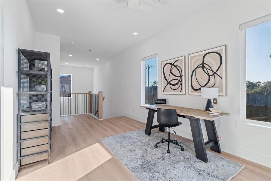 This second-floor flex space provides endless possibilities, whether you need a quiet home office, a reading nook, or a creative studio. The clean lines, bright atmosphere, and open layout make it adaptable to suit any lifestyle needs.