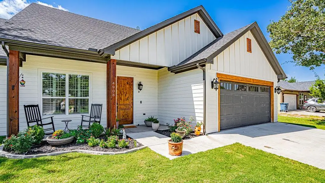 View of front facade with a front yard and a garage