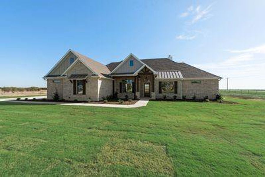 View of front of house with a front yard