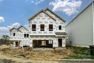 New construction Single-Family house 512 Kingsway Circle, Charlotte, NC 28214 - photo