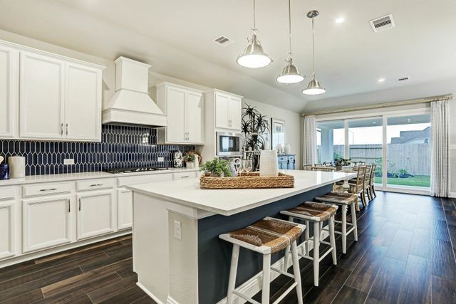 Del Bello Lakes 60 Series by Shea Homes in Manvel - photo 8