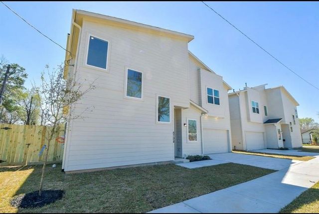 New construction Single-Family house 6704 Arapahoe Street, Houston, TX 77020 - photo 0