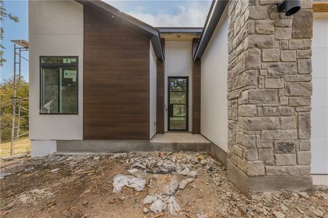 New construction Single-Family house 402 Fault Line Drive, Horseshoe Bay, TX 78657 - photo 3